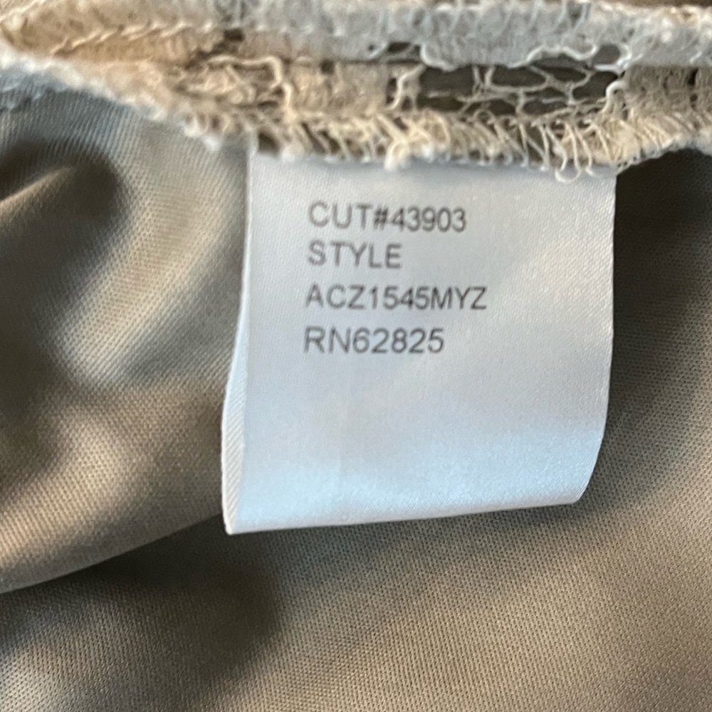 Tadashi Shoji lace dress. Size 2 - Picture 6 of 10